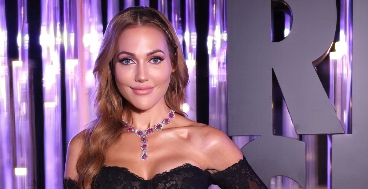 مريم أوزلي بفستان من توقيع مصممة لبنانية في لوس انجلوس