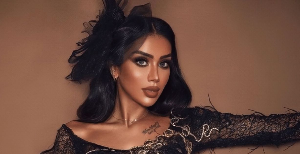 وفاة الفنانة السعودية شوق أيمن نجمة برنامج المواهب "سعودي آيدول" في حادث سير.