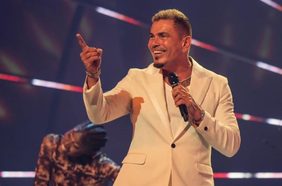 بين الوقوع والضرب: أبرز لحظات المشاهير على المسرح التي لا يمكن أن ننساها