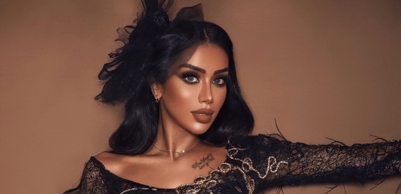 وفاة الفنانة السعودية شوق أيمن نجمة برنامج المواهب "سعودي آيدول" في حادث سير.